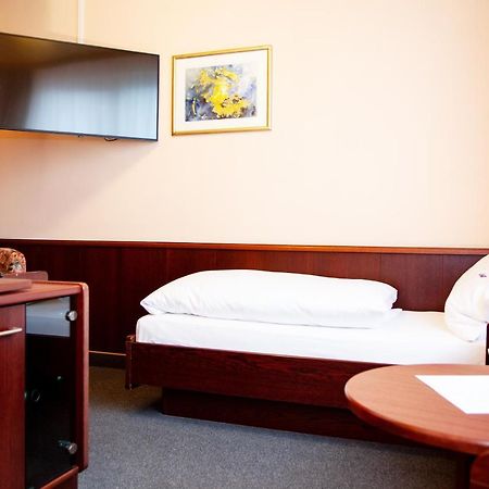 דיסבורג Hotel Lonac מראה חיצוני תמונה