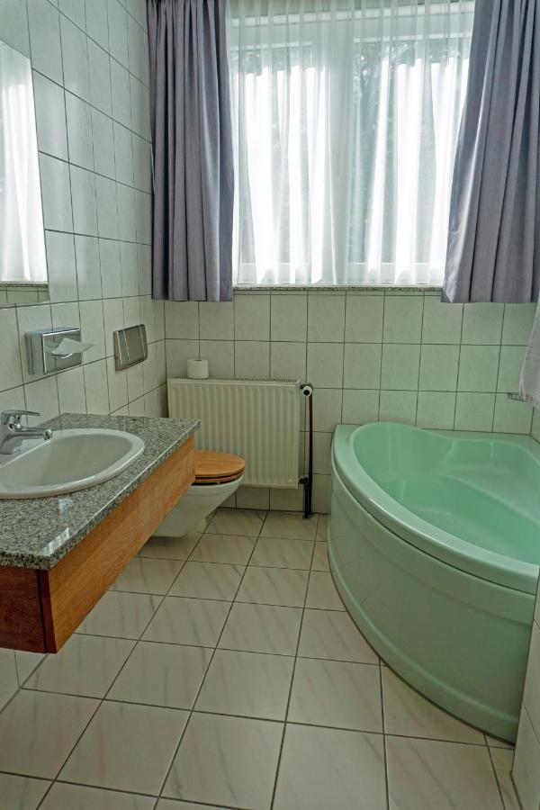 דיסבורג Hotel Lonac מראה חיצוני תמונה